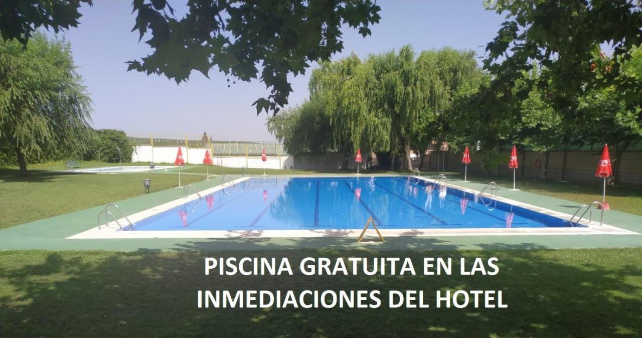 Hotel Plaza Manjon Villanueva Del Arzobispo Kültér fotó